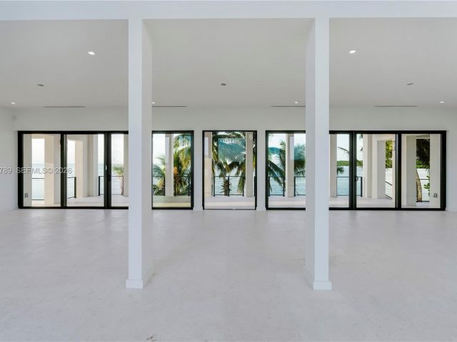 Продажа дома по адресу 650 Lugo Ave - фото 7471382