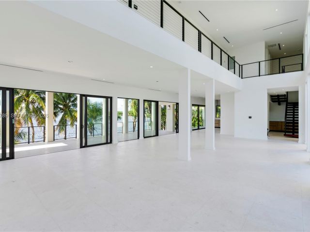 Продажа дома по адресу 650 Lugo Ave - фото 7471383