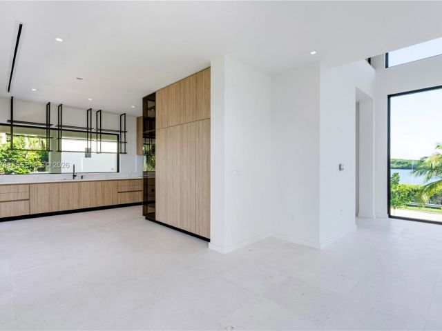 Продажа дома по адресу 650 Lugo Ave - фото 7471385