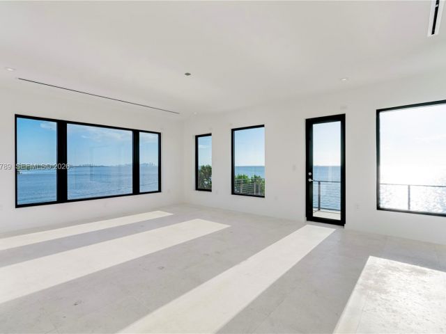 Продажа дома по адресу 650 Lugo Ave - фото 7471391