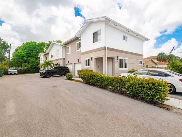 Дом в аренду по адресу 813 NW 3rd Ave 813 - фото 7483277