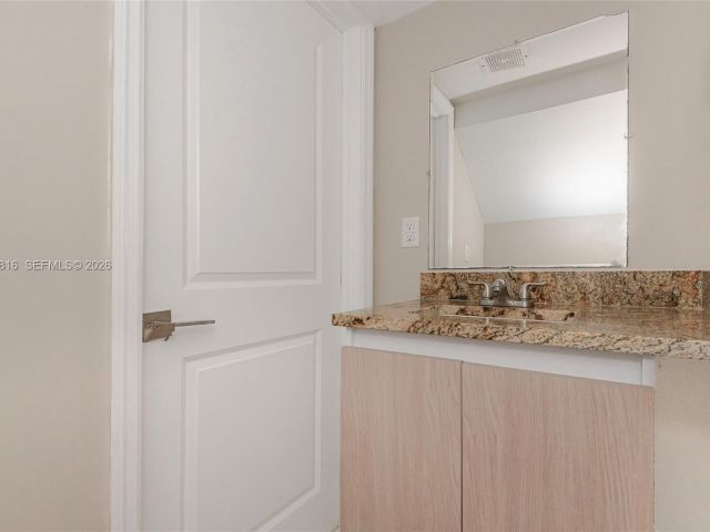 Дом в аренду по адресу 813 NW 3rd Ave 813 - фото 7483287