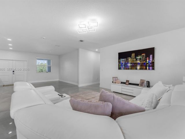 Дом в аренду по адресу 19866 SW 320th St 0 - фото 7460219