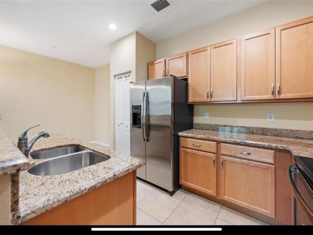 Дом в аренду по адресу 259 SW 7th Ct - фото 7478649