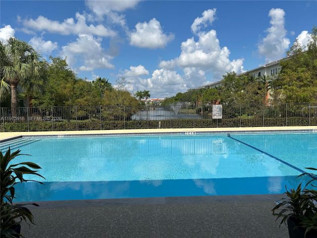 Дом в аренду по адресу 259 SW 7th Ct - фото 7478660