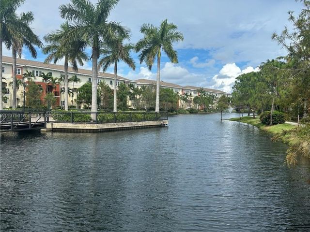 Дом в аренду по адресу 259 SW 7th Ct - фото 7478661