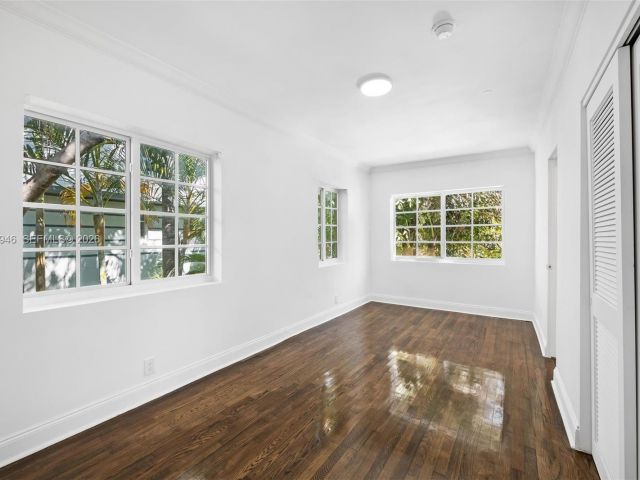 Продажа дома по адресу 1545 Meridian Ave - фото 7469167