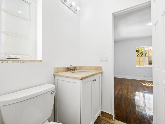 Продажа дома по адресу 1545 Meridian Ave - фото 7469168