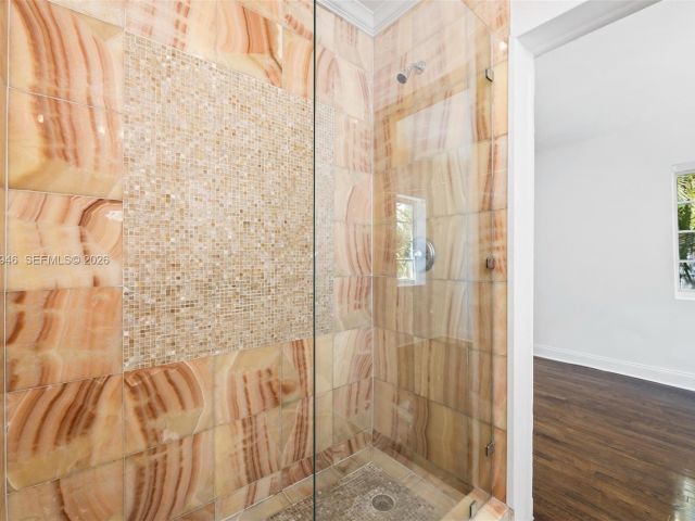 Продажа дома по адресу 1545 Meridian Ave - фото 7469169