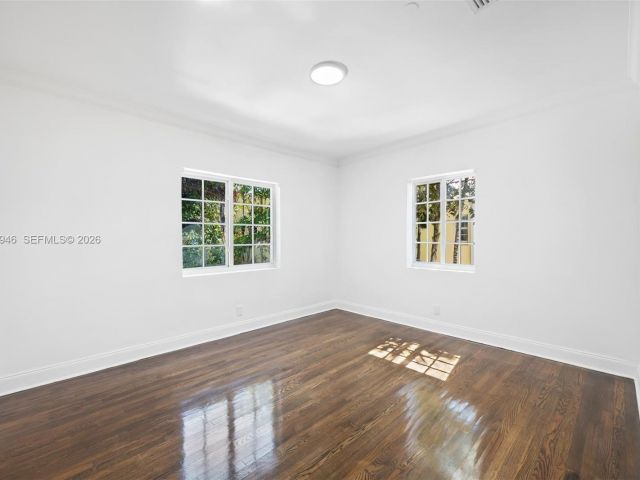 Продажа дома по адресу 1545 Meridian Ave - фото 7469170