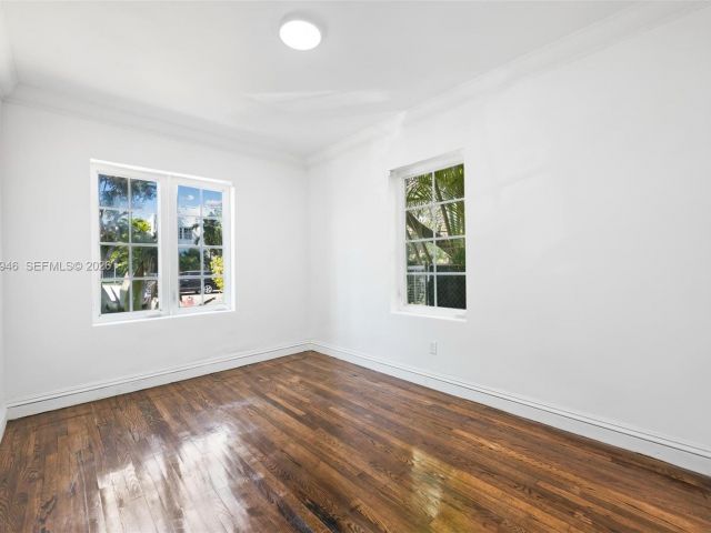 Продажа дома по адресу 1545 Meridian Ave - фото 7469171