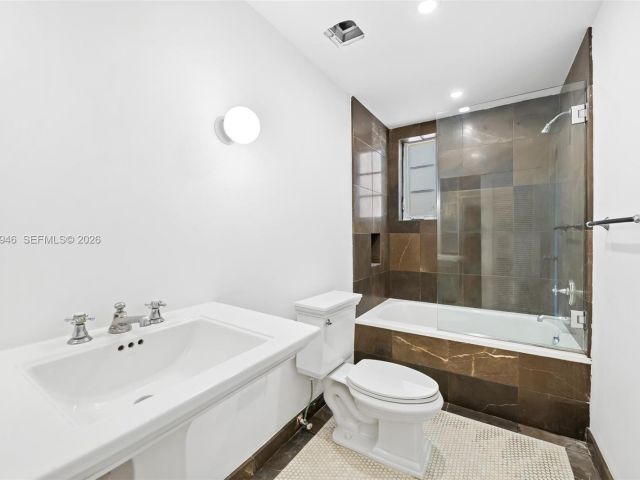 Продажа дома по адресу 1545 Meridian Ave - фото 7469172