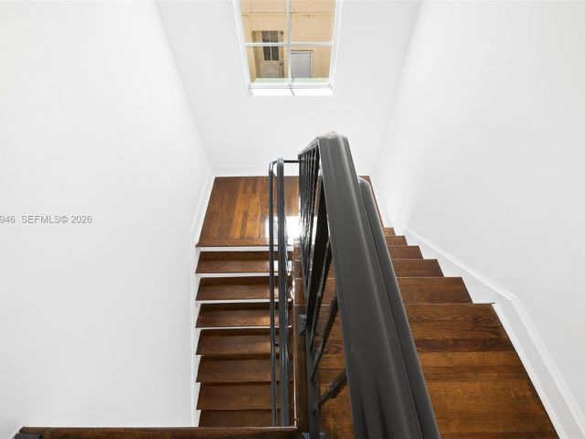 Продажа дома по адресу 1545 Meridian Ave - фото 7469175