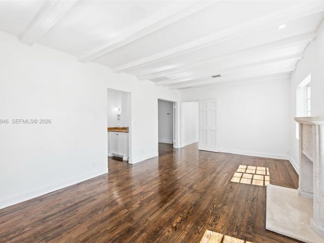 Продажа дома по адресу 1545 Meridian Ave - фото 7469177