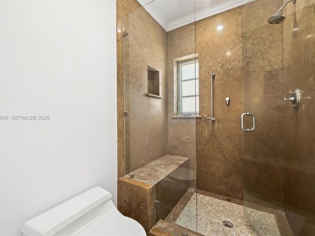 Продажа дома по адресу 1545 Meridian Ave - фото 7469179