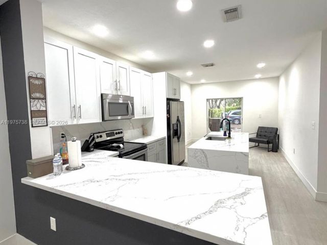 Дом в аренду по адресу 11269 SW 231st LN - фото 7465330