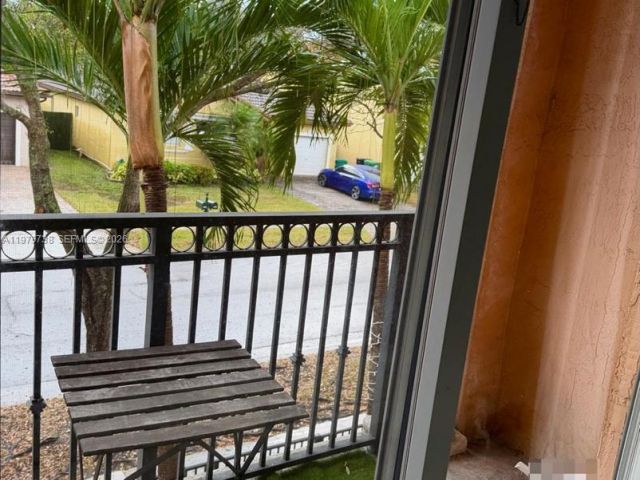 Дом в аренду по адресу 11269 SW 231st LN - фото 7465338