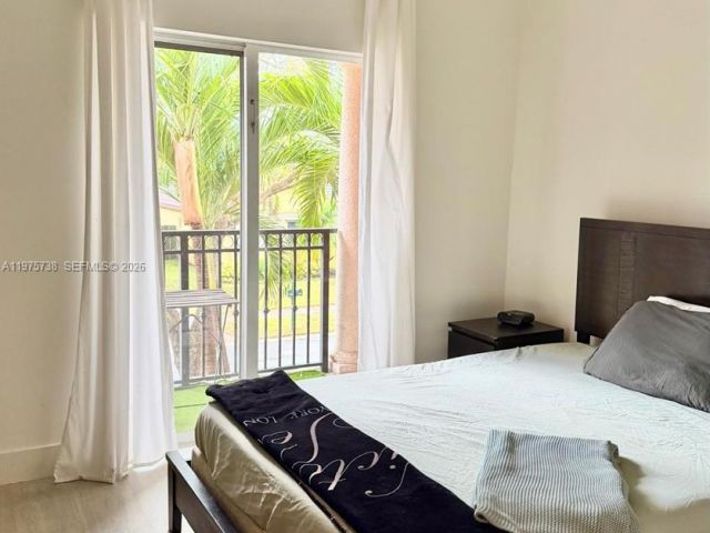 Дом в аренду по адресу 11269 SW 231st LN - фото 7465339