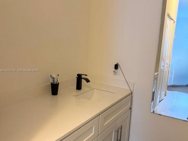 Дом в аренду по адресу 11269 SW 231st LN - фото 7465340