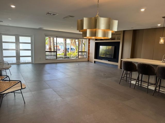 Дом в аренду по адресу 747 N Northlake Dr 747 - фото 7473962