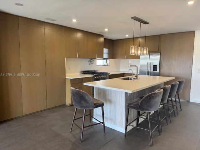 Дом в аренду по адресу 747 N Northlake Dr 747 - фото 7473963