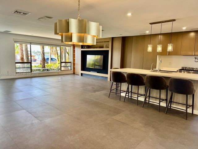 Дом в аренду по адресу 747 N Northlake Dr 747 - фото 7473966