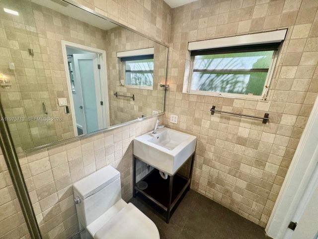 Дом в аренду по адресу 747 N Northlake Dr 747 - фото 7473968