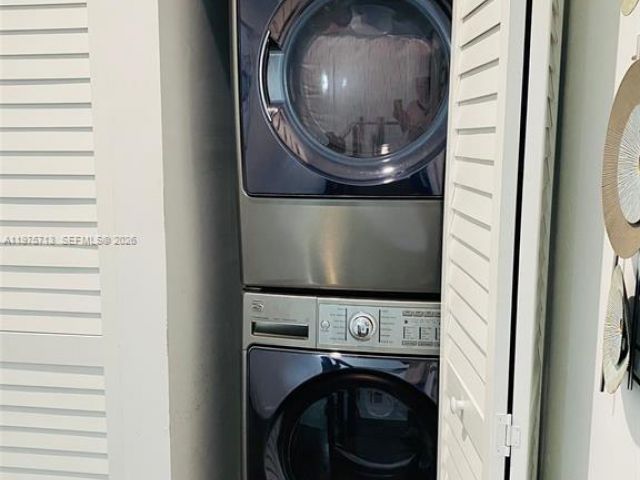 Дом в аренду по адресу 747 N Northlake Dr 747 - фото 7473969