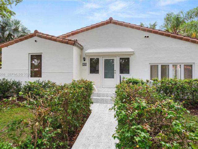 Дом в аренду по адресу 1222 Genoa St - фото 7470942