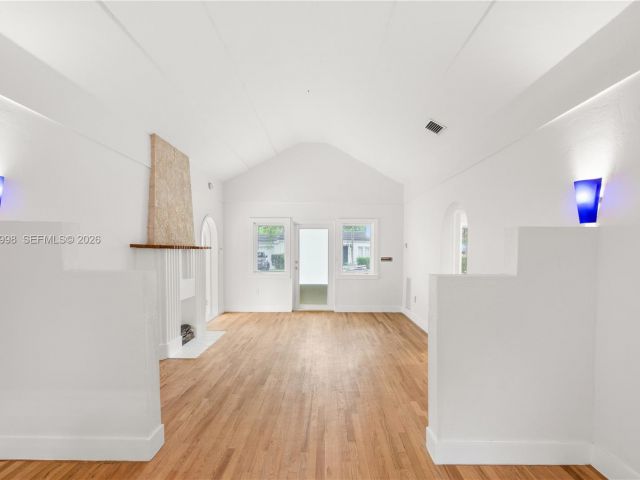 Дом в аренду по адресу 1222 Genoa St - фото 7470949