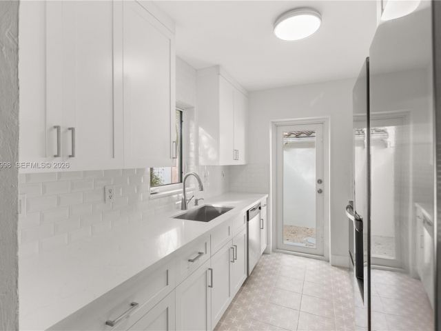 Дом в аренду по адресу 1222 Genoa St - фото 7470950