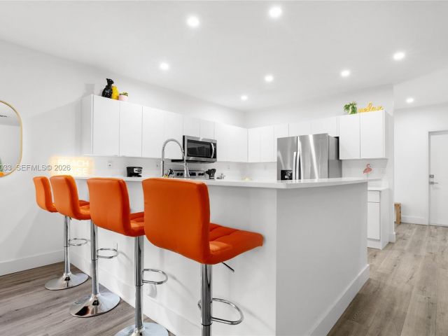 Дом в аренду по адресу 1123 NE 23rd Ter 1123 - фото 7478667