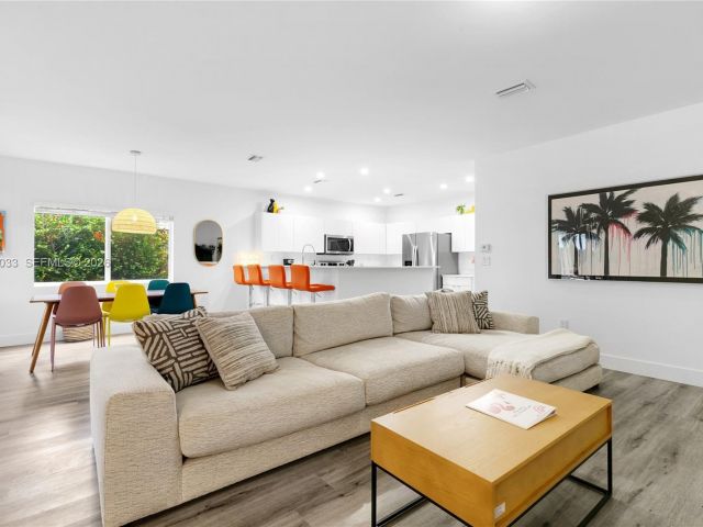 Дом в аренду по адресу 1123 NE 23rd Ter 1123 - фото 7478670