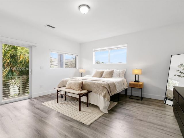 Дом в аренду по адресу 1123 NE 23rd Ter 1123 - фото 7478672