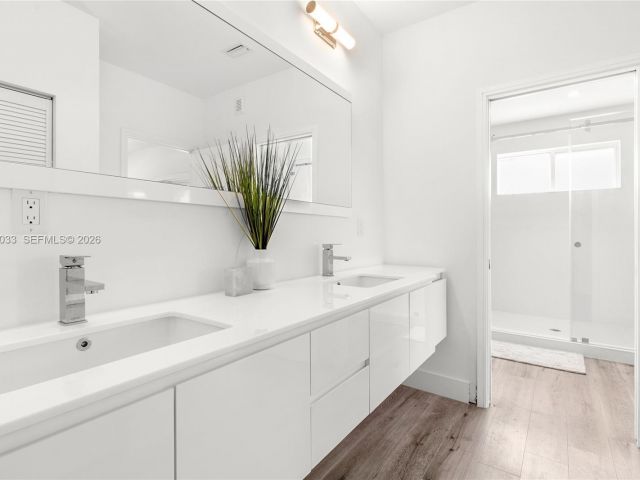 Дом в аренду по адресу 1123 NE 23rd Ter 1123 - фото 7478674