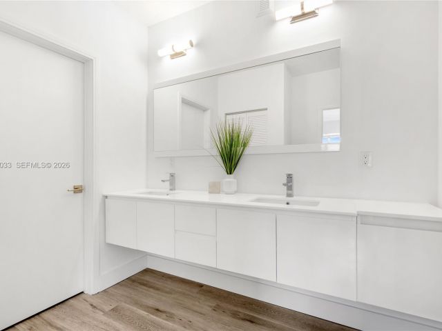 Дом в аренду по адресу 1123 NE 23rd Ter 1123 - фото 7478676