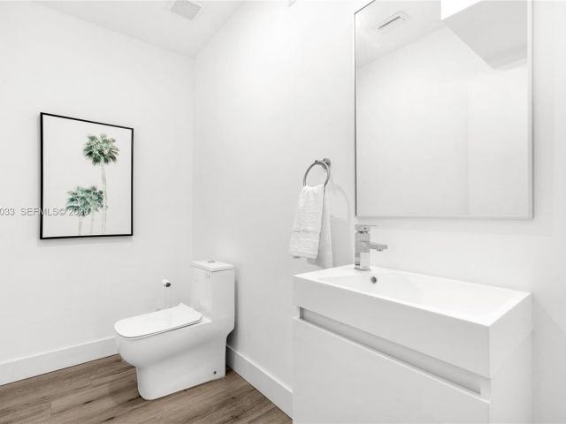 Дом в аренду по адресу 1123 NE 23rd Ter 1123 - фото 7478679