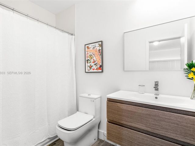 Дом в аренду по адресу 1123 NE 23rd Ter 1123 - фото 7478680