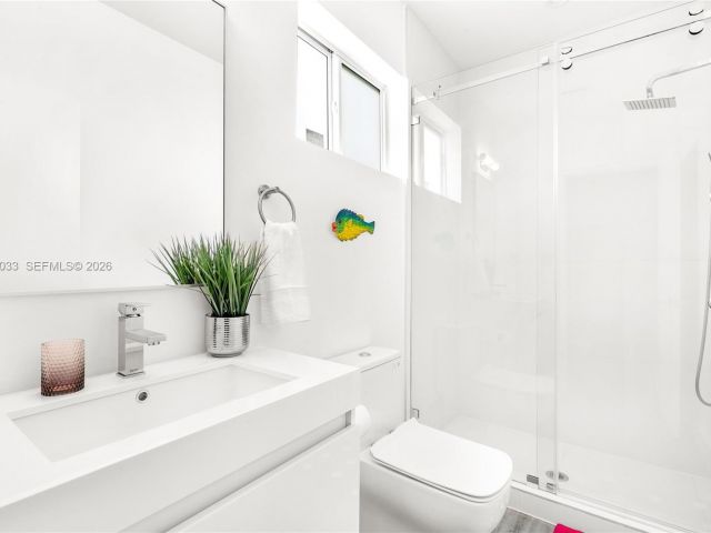 Дом в аренду по адресу 1123 NE 23rd Ter 1123 - фото 7478681