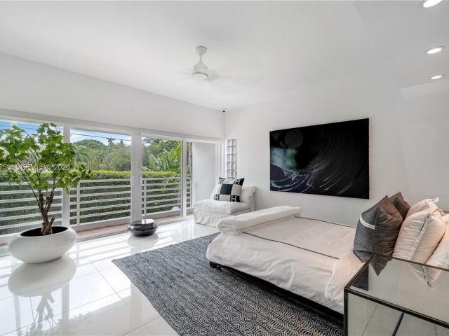 Продажа дома по адресу 1880 S Bayshore Dr - фото 7528359