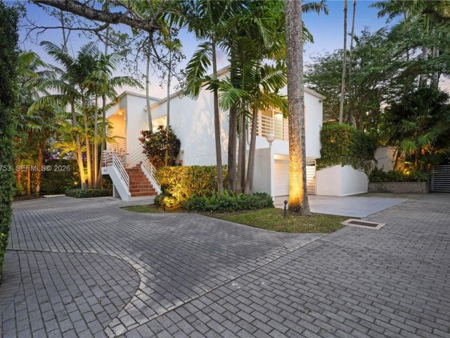 Продажа дома по адресу 1880 S Bayshore Dr - фото 7528365