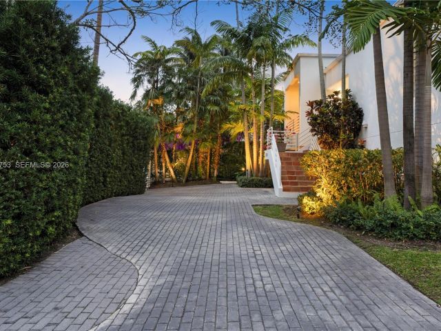 Продажа дома по адресу 1880 S Bayshore Dr - фото 7528367