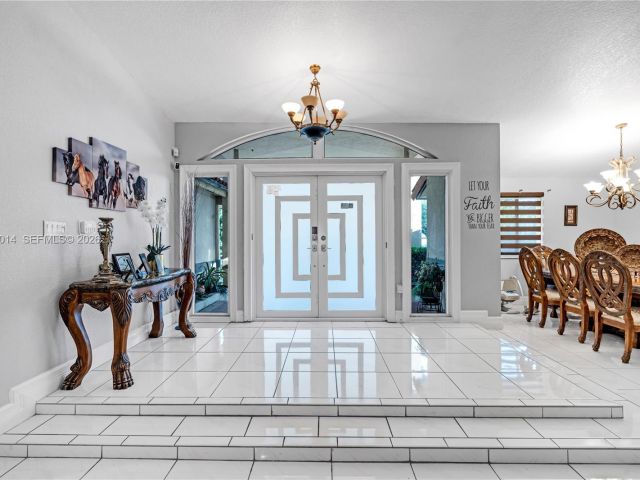 Продажа дома по адресу 20825 SW 242nd St - фото 7461133