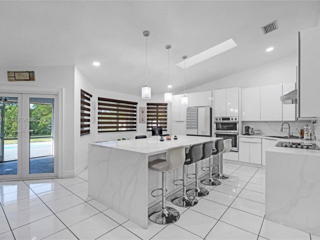 Продажа дома по адресу 20825 SW 242nd St - фото 7461139