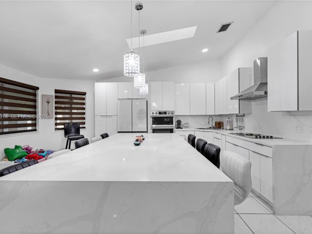 Продажа дома по адресу 20825 SW 242nd St - фото 7461140