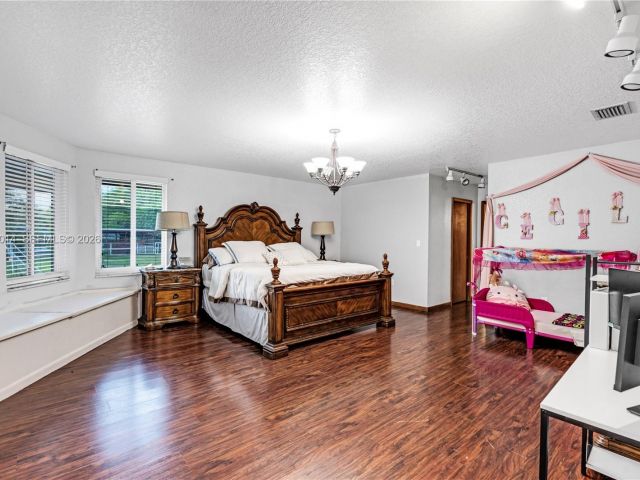 Продажа дома по адресу 20825 SW 242nd St - фото 7461145