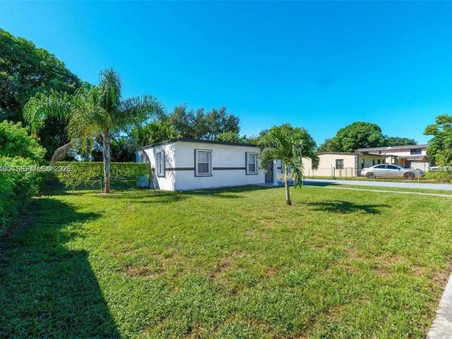 Дом в аренду по адресу 2410 NW 159th Ter - фото 7479436