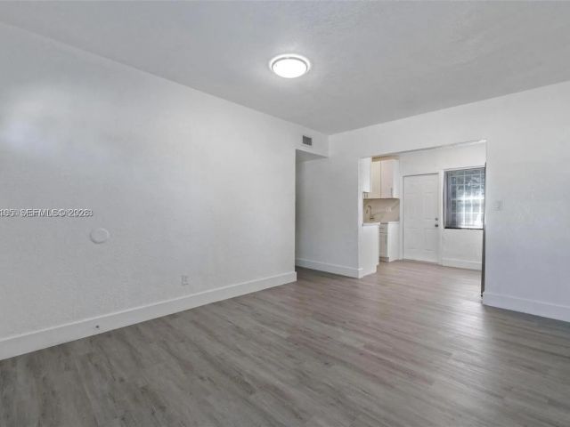 Дом в аренду по адресу 2410 NW 159th Ter - фото 7479439