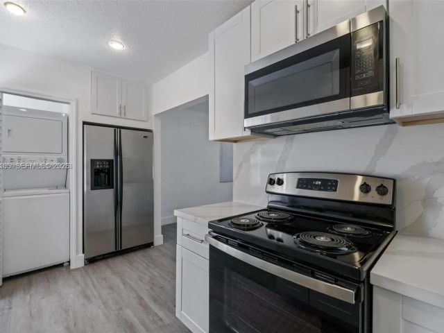 Дом в аренду по адресу 2410 NW 159th Ter - фото 7479440