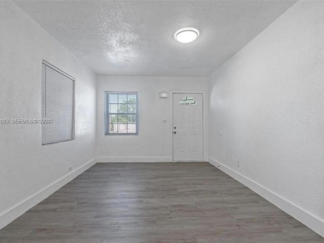 Дом в аренду по адресу 2410 NW 159th Ter - фото 7479449